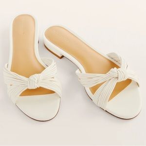 Peridot Mignon Knot Flat Sandal